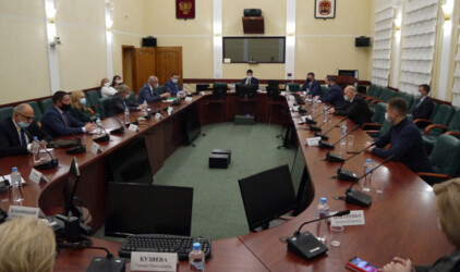 Антон Алиханов провёл совещание с новым составом областной Общественной палаты