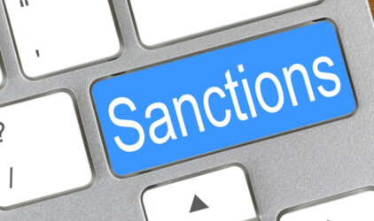 Алиханов: США своими санкциями не повлияют на работу заводов Калининградской области