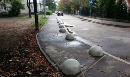 В Калининграде появился новый тип ограничителей заезда автомобилей на тротуар