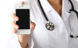 Алиханов выступил за широкое внедрение мобильного приложения для врачей