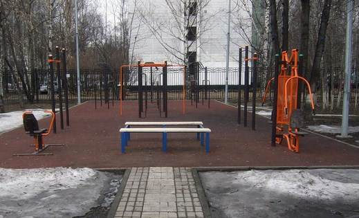 В Калининграде за 6,5 млн рублей отремонтировали спортплощадку